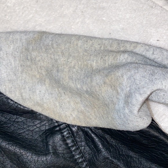 Leather jacket - Picture 3 of 7